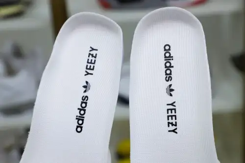 Yeezy Boost 350 V2 