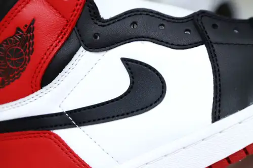 Air Jordan 1 Retro Black Toe (2016) 