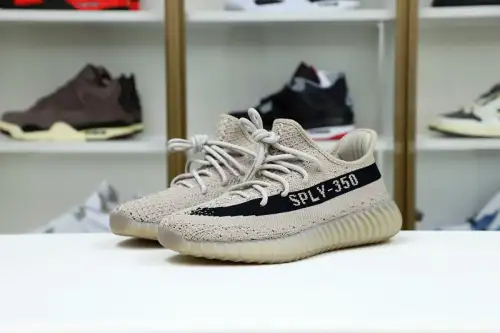Yeezy Boost 350 V2 
