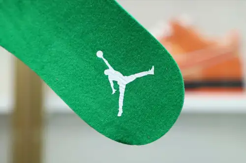 Air Jordan 3 Pine Green 