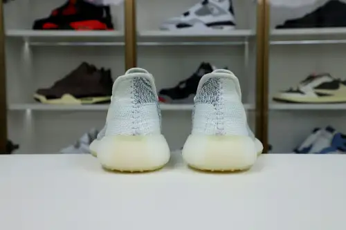 Yeezy Boost 350 V2 