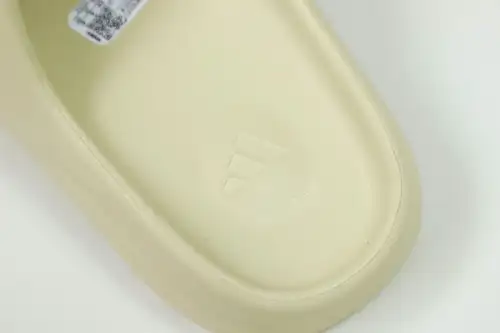 Yeezy Slide 