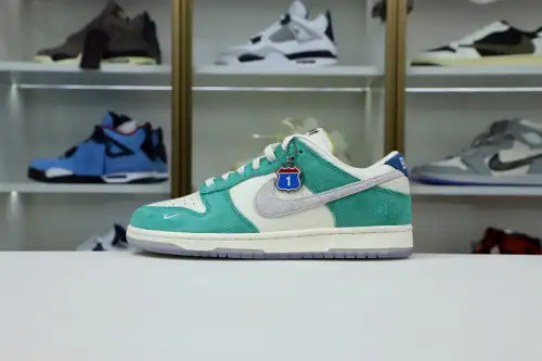Kasina X Dunk Low 