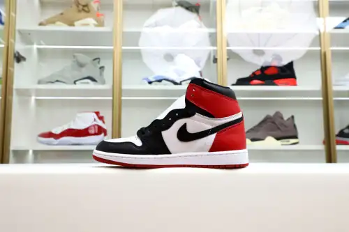 Air Jordan 1 Retro Black Toe (2016) 