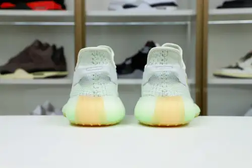 Yeezy Boost 350 V2 