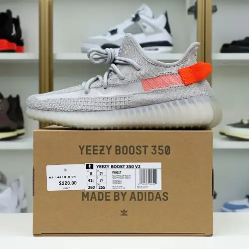 Yeezy Boost 350 V2 “Tail D108371