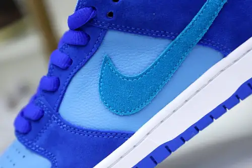 Nike Sb Dunk Low Blue Raspberry 
