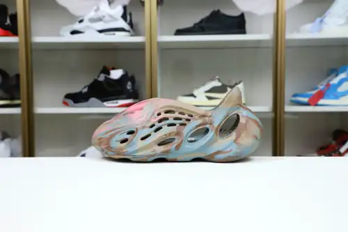 Yeezy Foam Rnnr Mx Sand Grey 