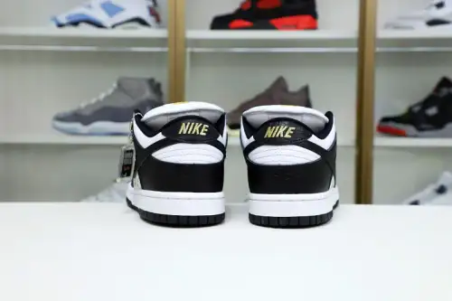 Supreme X Nike Sb Dunk Low 