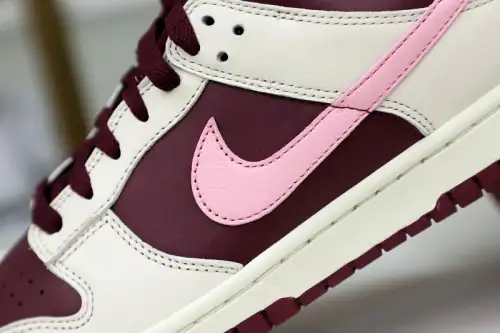 Nike Dunk Low Valentine Day 