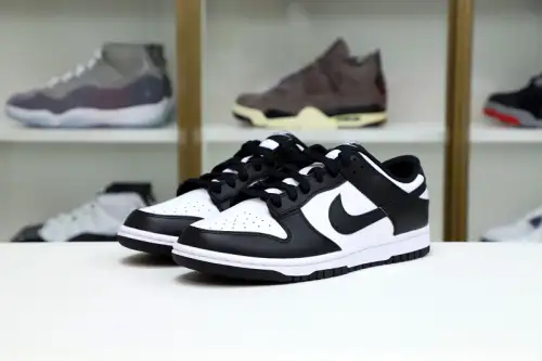Dunk Low Panda 