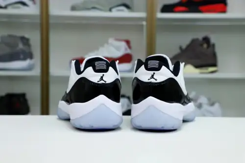 Air Jordan 11 Retro Low Concord 