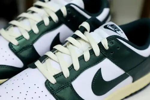 Nike Wmns Dunk Low 