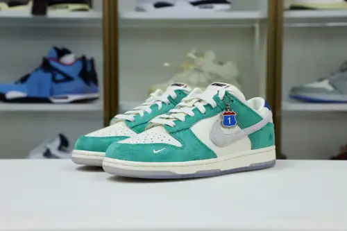 Kasina X Dunk Low 