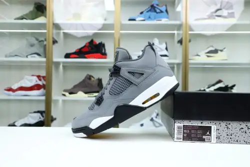 Air Jordan 4 Retro 
