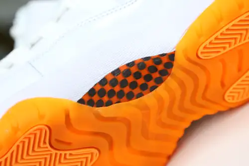 Wmns Air Jordan 11 Retro Low 