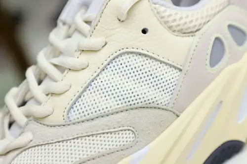 Yeezy Boost 700 