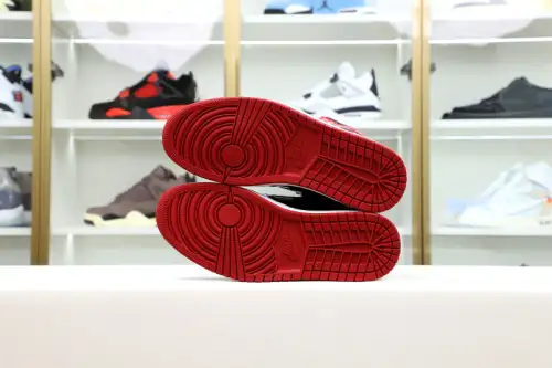 Air Jordan 1 High Og Bred Patent 