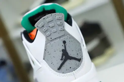Wmns Air Jordan 4 Retro 