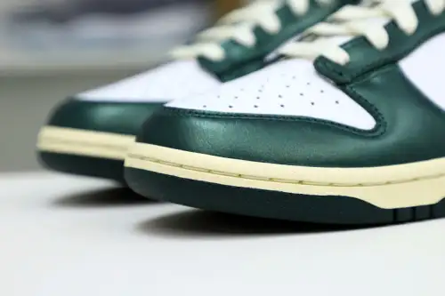 Nike Wmns Dunk Low 
