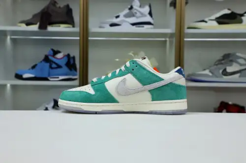 Kasina X Dunk Low 