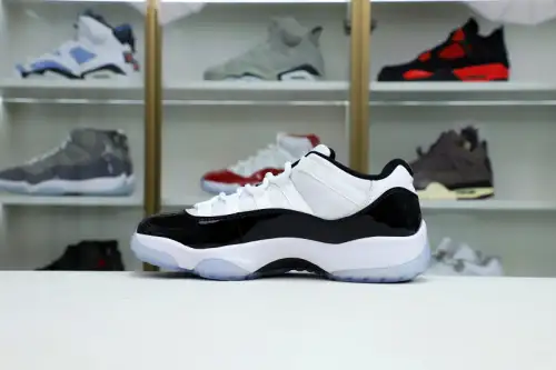 Air Jordan 11 Retro Low Concord 