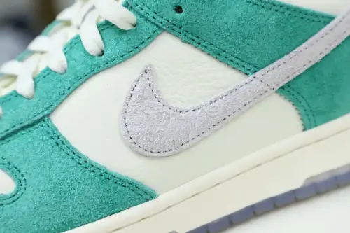 Kasina X Dunk Low 