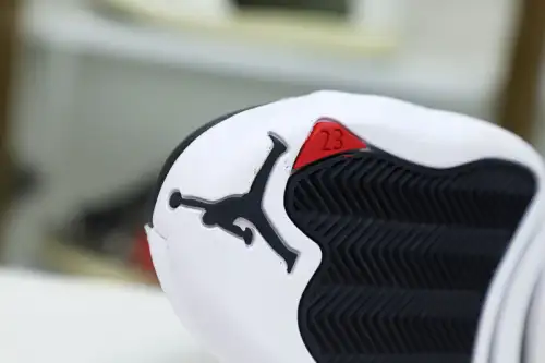Air Jordan 12 Retro Playoffs 2022 