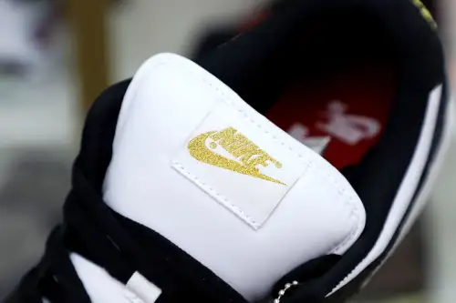 Supreme X Nike Sb Dunk Low 