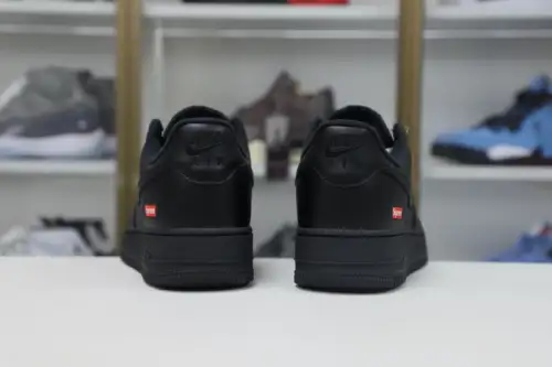 Supreme Nike Air Force 1 Low 
