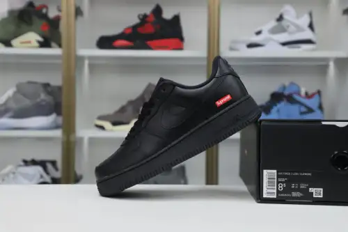Supreme Nike Air Force 1 Low 
