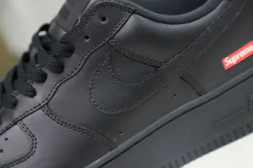 Supreme Nike Air Force 1 Low 