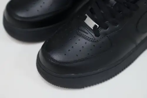 Supreme Nike Air Force 1 Low 
