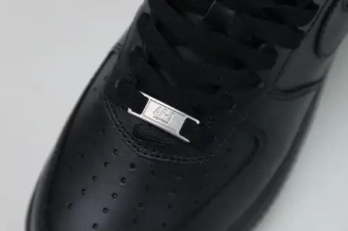 Supreme Nike Air Force 1 Low 