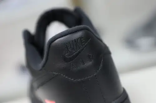 Supreme Nike Air Force 1 Low 