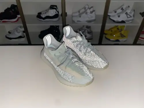 Yeezy Boost 350 V2 