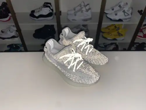 Yeezy Boost 350 V2 