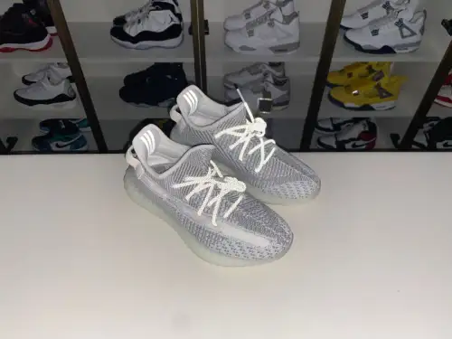 Yeezy Boost 350 V2 