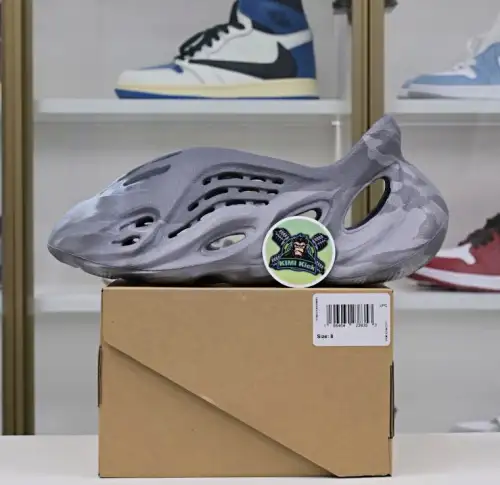 Yeezy Foam Runner 220D25