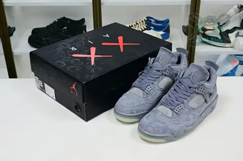 Jordan Air Jordan 4 Retro Kaws